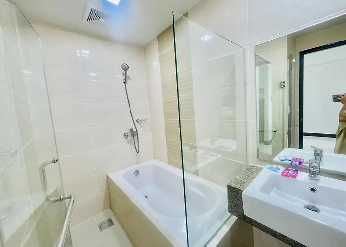 Heart Of Mactan Newtown Big Space With Free Wifi And Pool Access * Punta Engano (Mactan)